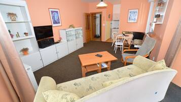 Classic Apartment, 1 Bedroom | Living room