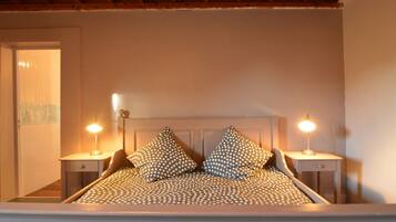 6 bedrooms, bed sheets