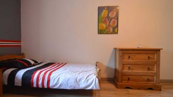 6 bedrooms, bed sheets