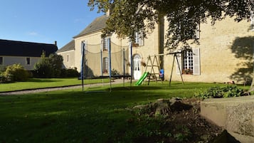 Comfort House, 4 Bedrooms | Garden