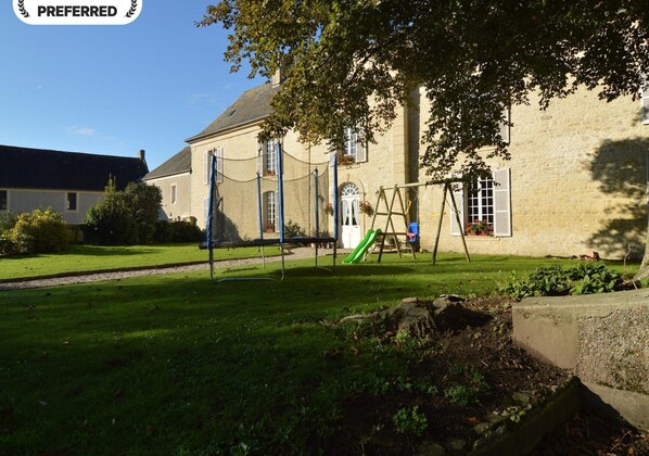 Comfort House, 4 Bedrooms | Garden