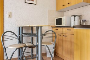 Comfort Apartment, 1 Bedroom | Private kitchen