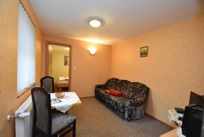 Classic Apartment, 1 Bedroom | Living room | DVD player - Nature Escape in Meisdorf (Falkenstein)