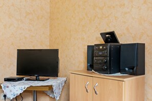 Comfort Apartment, 1 Bedroom | Living room | DVD player