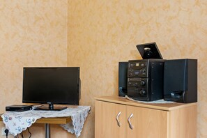 Comfort Apartment, 1 Bedroom | Living room | DVD player