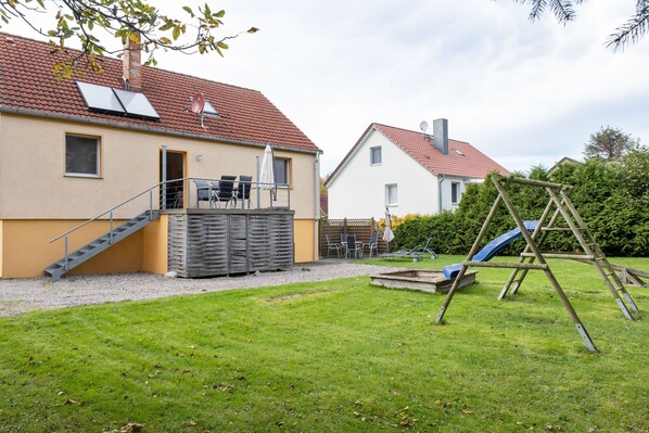 Classic Apartment, 3 Bedrooms | Garden