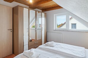 Classic-Apartment, 3 Schlafzimmer | 8 Schlafzimmer, individuell eingerichtet, Bettwäsche