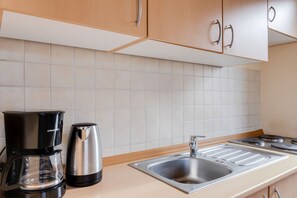 Refrigerador, microondas, lavavajillas, cafetera/tetera
