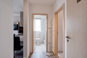 Comfort appartement, 3 slaapkamers | Privékeuken | Een koelkast, een microgolfoven, een vaatwasser