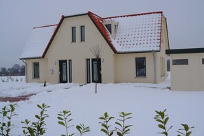 Comfort House, 6 Bedrooms | Exterior - Holiday Home in Wietzendorf With Terrace (Wietzendorf)