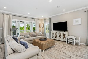 Smart TV, table tennis