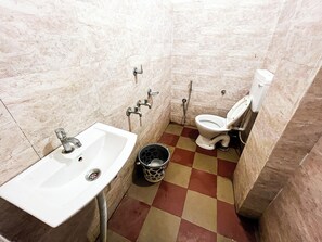 Classic Double Room | Bathroom