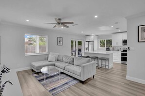 Smart TV - Delray Oasis: Pool + Hot Tub (Delray Beach)