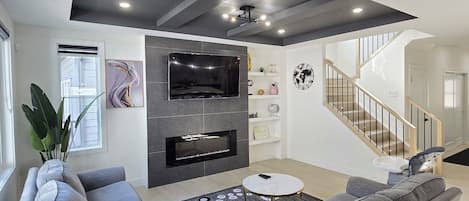 TV, fireplace