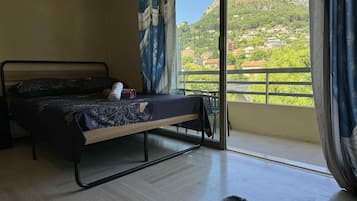 1 chambre, fer et planche à repasser, Wi-Fi gratuit, draps fournis