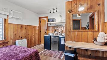 Cabin, Mountain View | Private kitchen