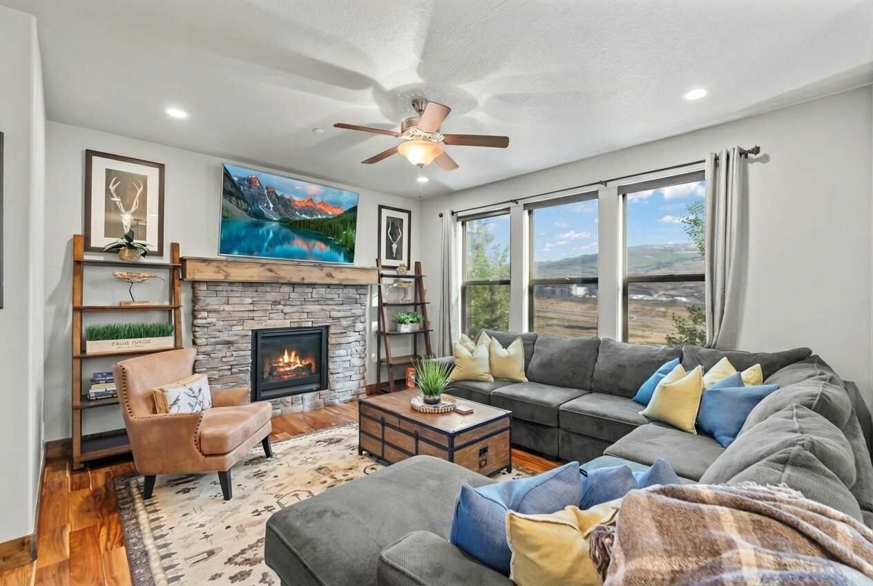 TV, fireplace, offices