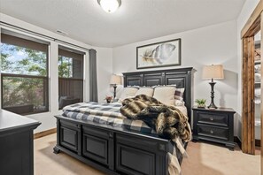 4 chambres, fer et planche à repasser, lit de bébé portatif, Wi-Fi