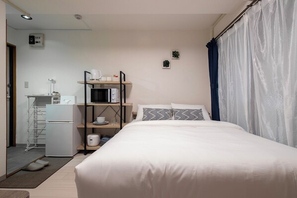 1 bedroom, iron/ironing board, internet, bed sheets