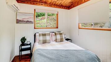Comfort Cabin, Patio, Mountain View