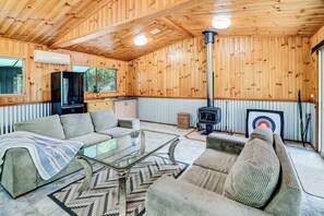 Comfort Cabin, Patio, Mountain View | Free WiFi