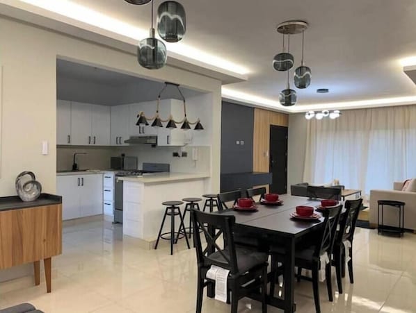 Dining - Elegant 3-bedroom apartment with AC in Santiago de los Caballeros (Santiago de los Caballeros)