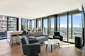 TV - Bright 2-Bed Retreat with Pool, Gym & Sauna Access (Docklands)