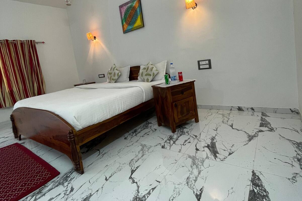Deluxe Double Room | Free WiFi