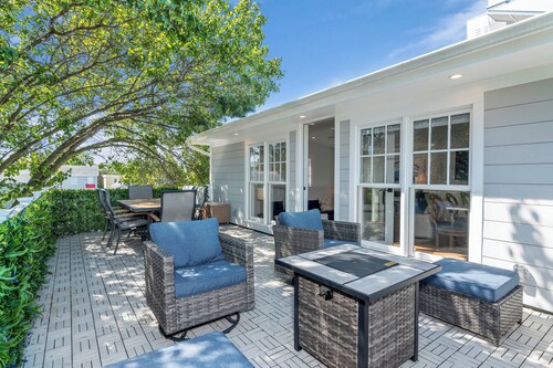 Downtown St. Michaels | Porch + Pet-Friendly