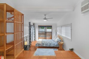 4 室のベッドルーム、アイロン / アイロン台、WiFi、ベッドシーツ