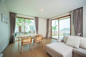 Grand sea view | Living area - Natural Beach Resort (Tha Sala)