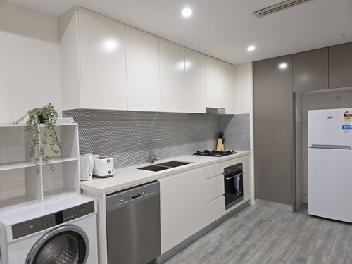 Camperdown one 07 Close to bus stop and SYD CBD