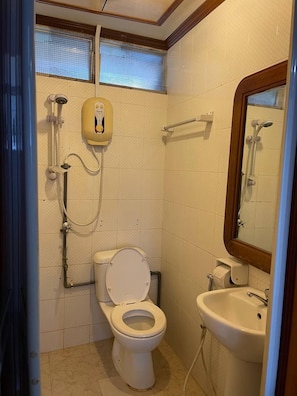 Double Room, Garden View | Bathroom | Free toiletries, towels