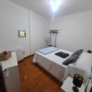 3 quartos, ferros/tábuas de passar roupa, Wi-Fi, roupa de cama
