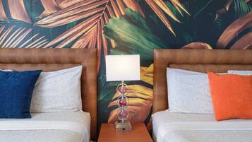 5 chambres, coffres-forts dans les chambres, bureau