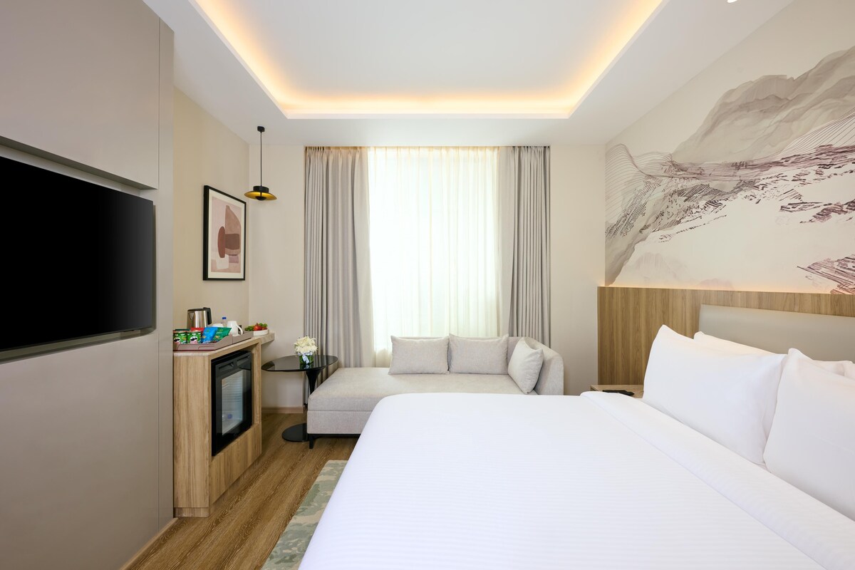 Premium Room, 1 Double Bed | Blackout drapes, soundproofing, iron/ironing board, WiFi (free)