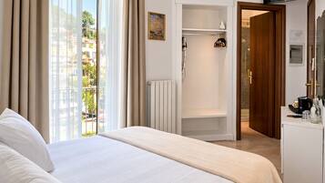 Economy Room, Balcony