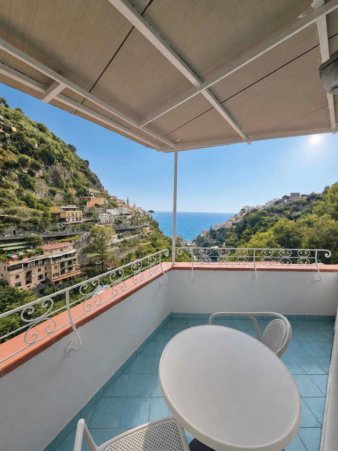 Habitación básica, balcón, vistas al mar | Balcón