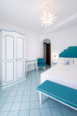 Habitación básica, balcón, vista al mar | Vista del balcón