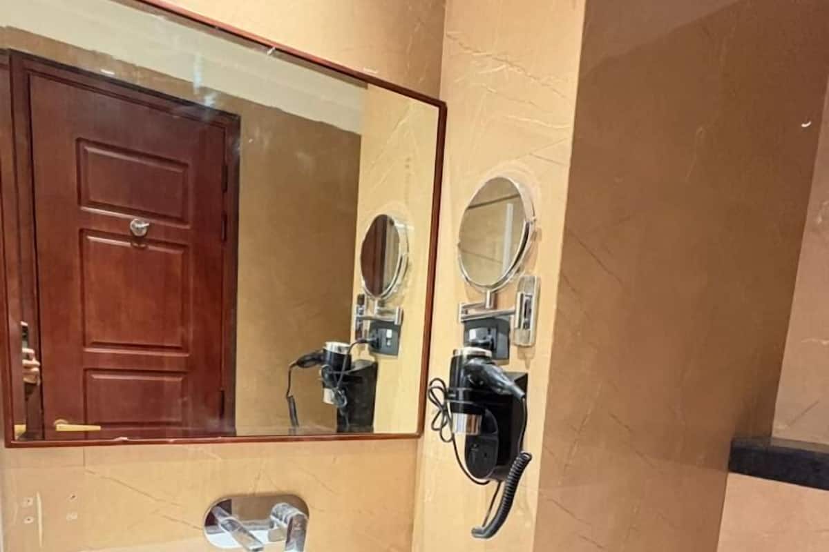 Quarto casal sênior | Banheiro