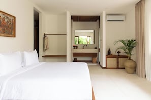 In-room safe, iron/ironing board, free WiFi