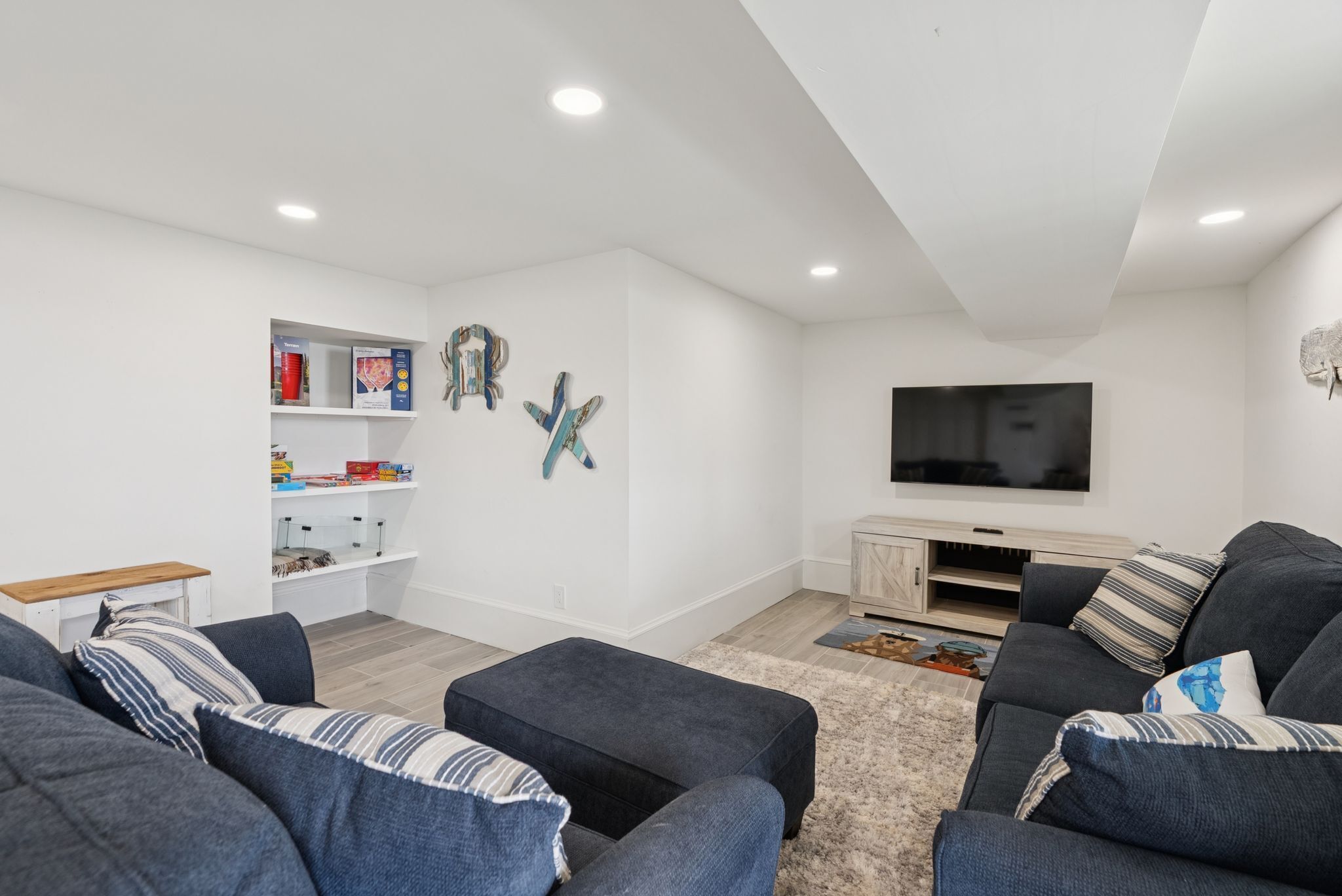 Smart TV, fireplace