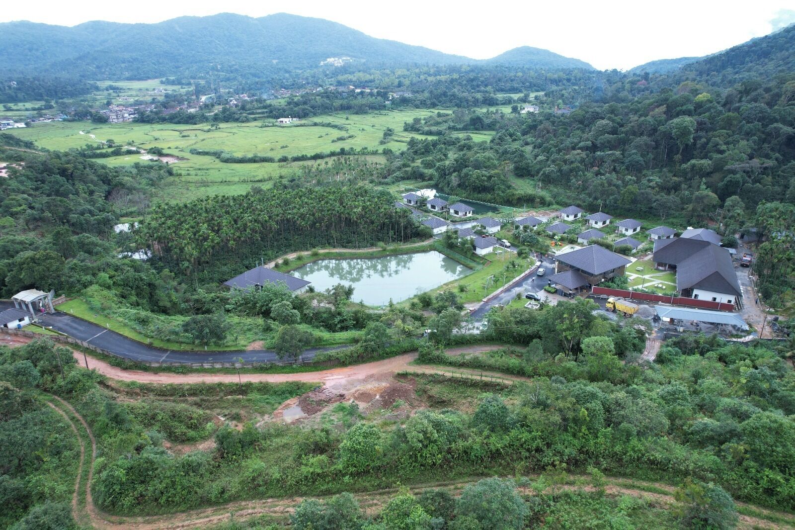 Vista frontal de la propiedad