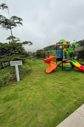 Area giochi per bambini (all'aperto)