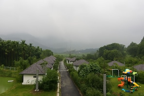 Deluxe Cottage | Street view