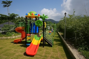 Children’s play area – outdoor