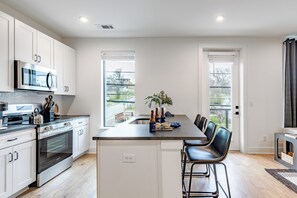 Fridge, microwave, oven, stovetop - 13 Condos Near Downtown Nashville | 26 Total Bedrooms, Sleeps 90 | The Heights (Nashville)