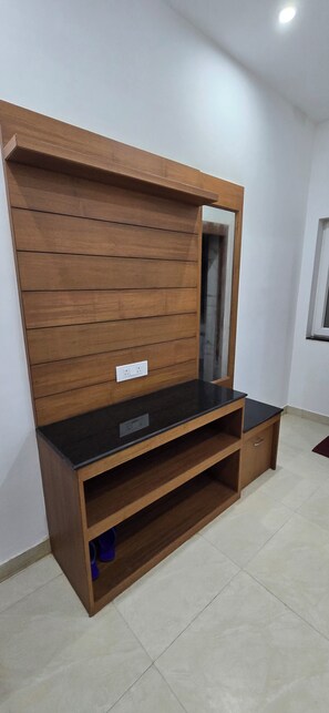 Desk, laptop workspace, free WiFi