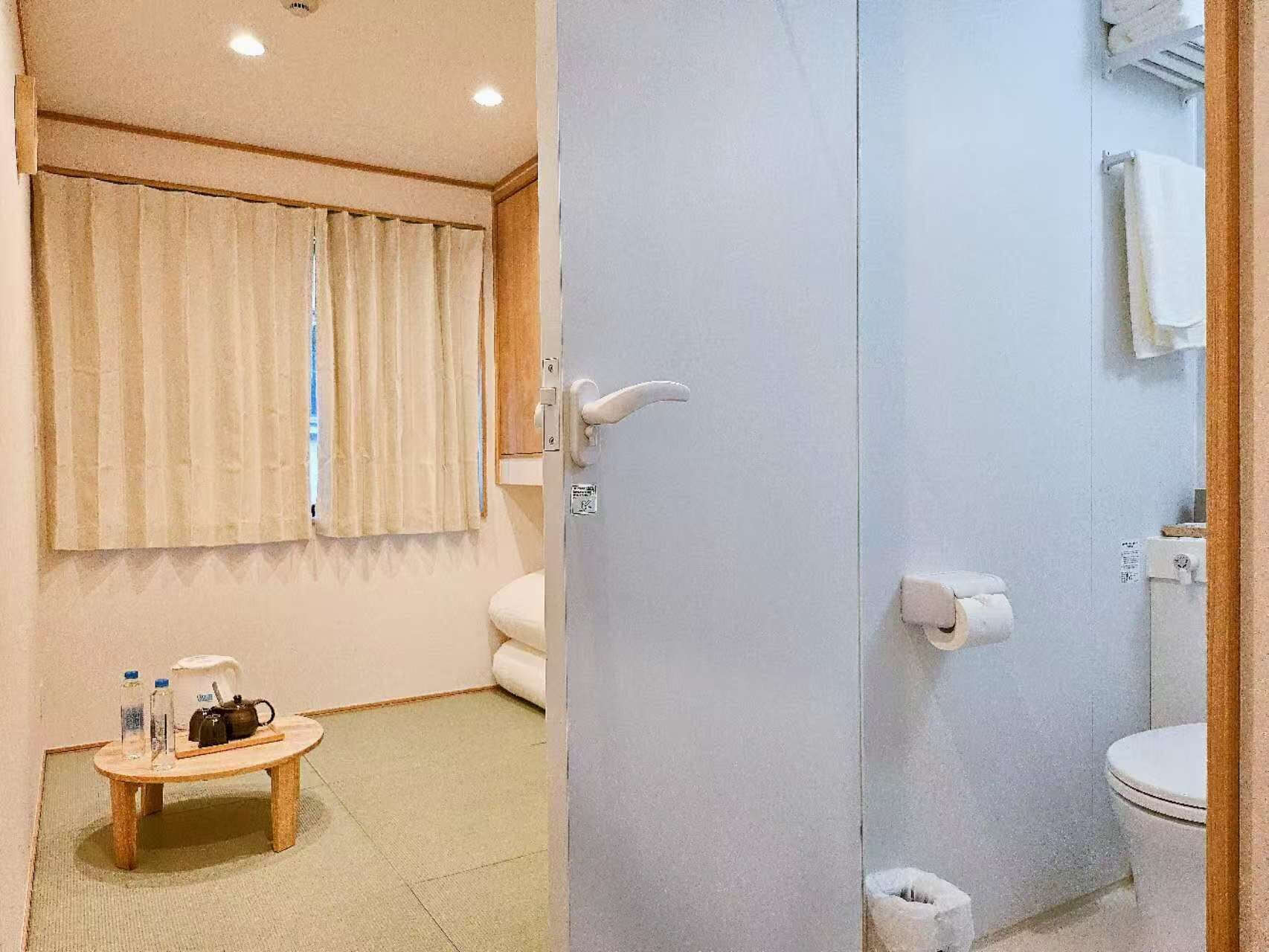 舒适双人房 | 遮光窗帘、免费 WiFi、床单