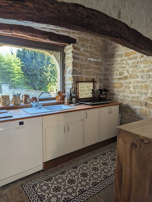 Micro-ondes, four, plaque de cuisson, lave-vaisselle